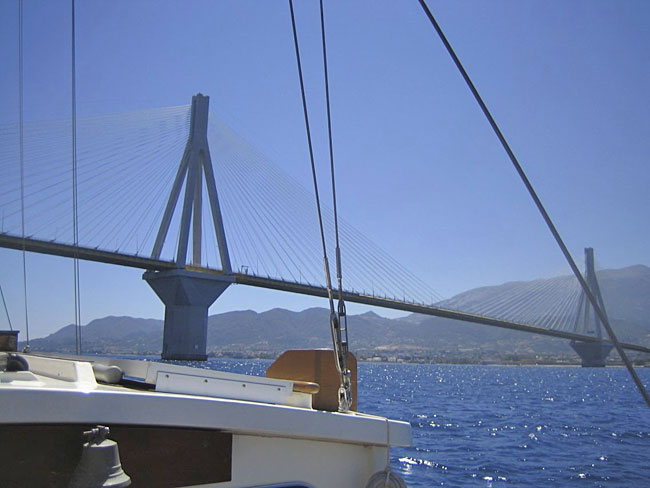 Die Brücke über den Golf von Korinth bei Patras